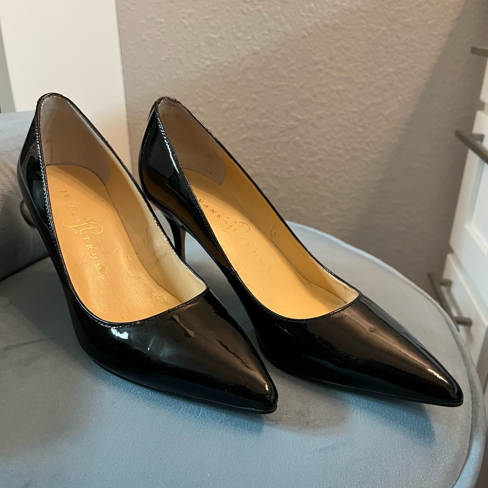 Ivanka Trump black patent leather pumps